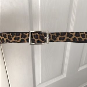 Leopard print belt